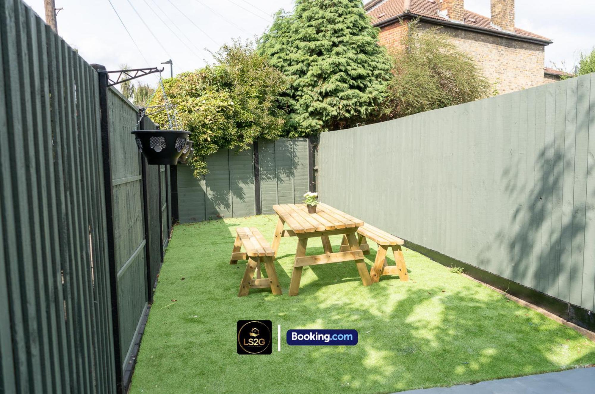 Stunning House By Ls2G Short Lets & Serviced Accommodation Greater London With Free Wifi Exterior photo