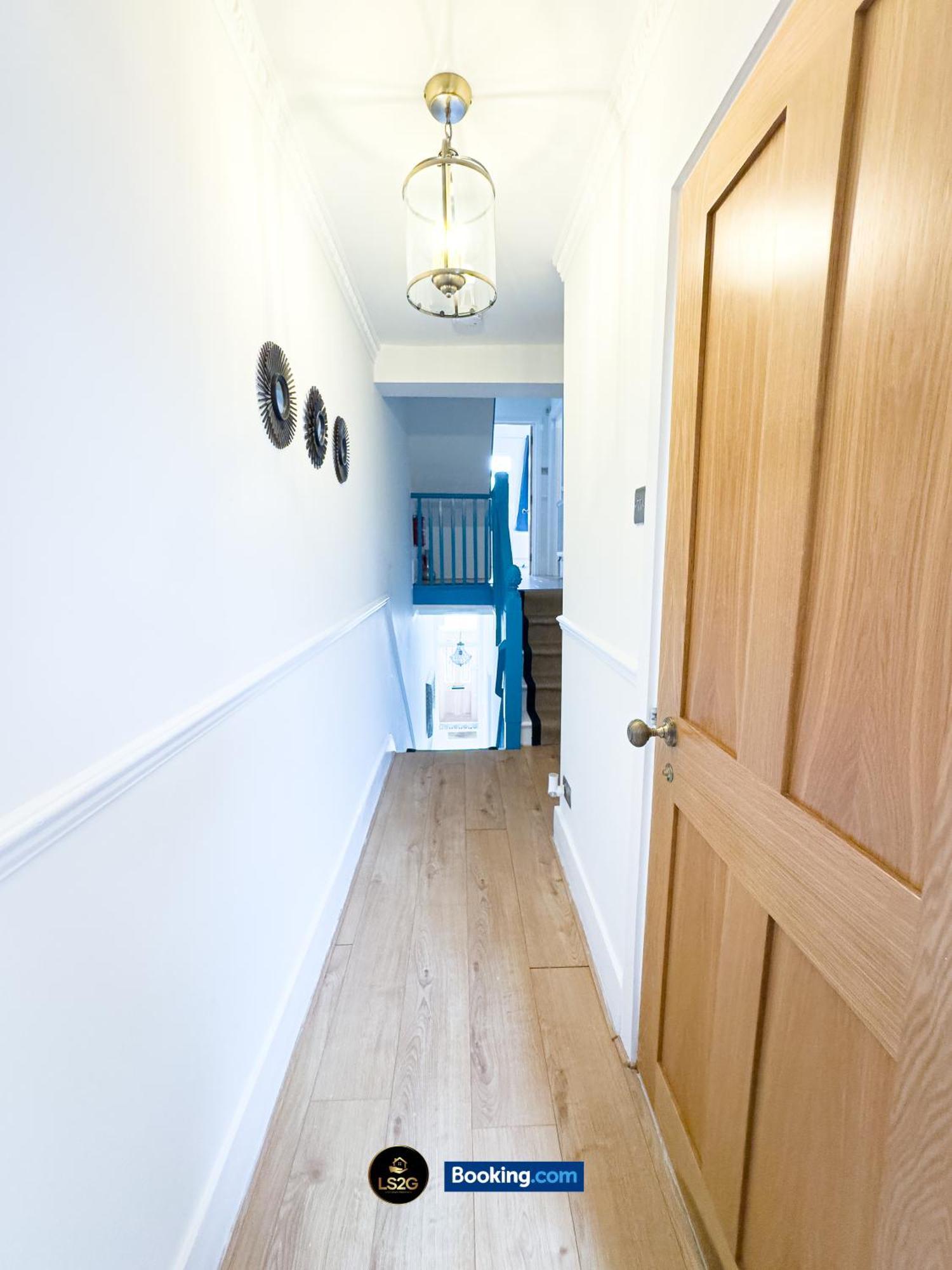 Stunning House By Ls2G Short Lets & Serviced Accommodation Greater London With Free Wifi Exterior photo