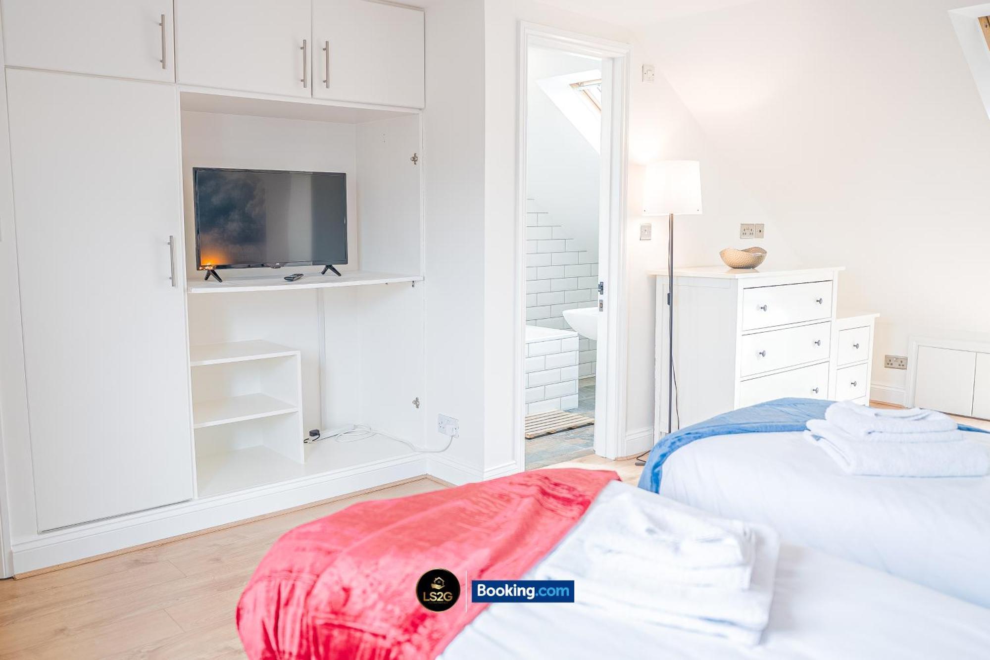 Stunning House By Ls2G Short Lets & Serviced Accommodation Greater London With Free Wifi Exterior photo
