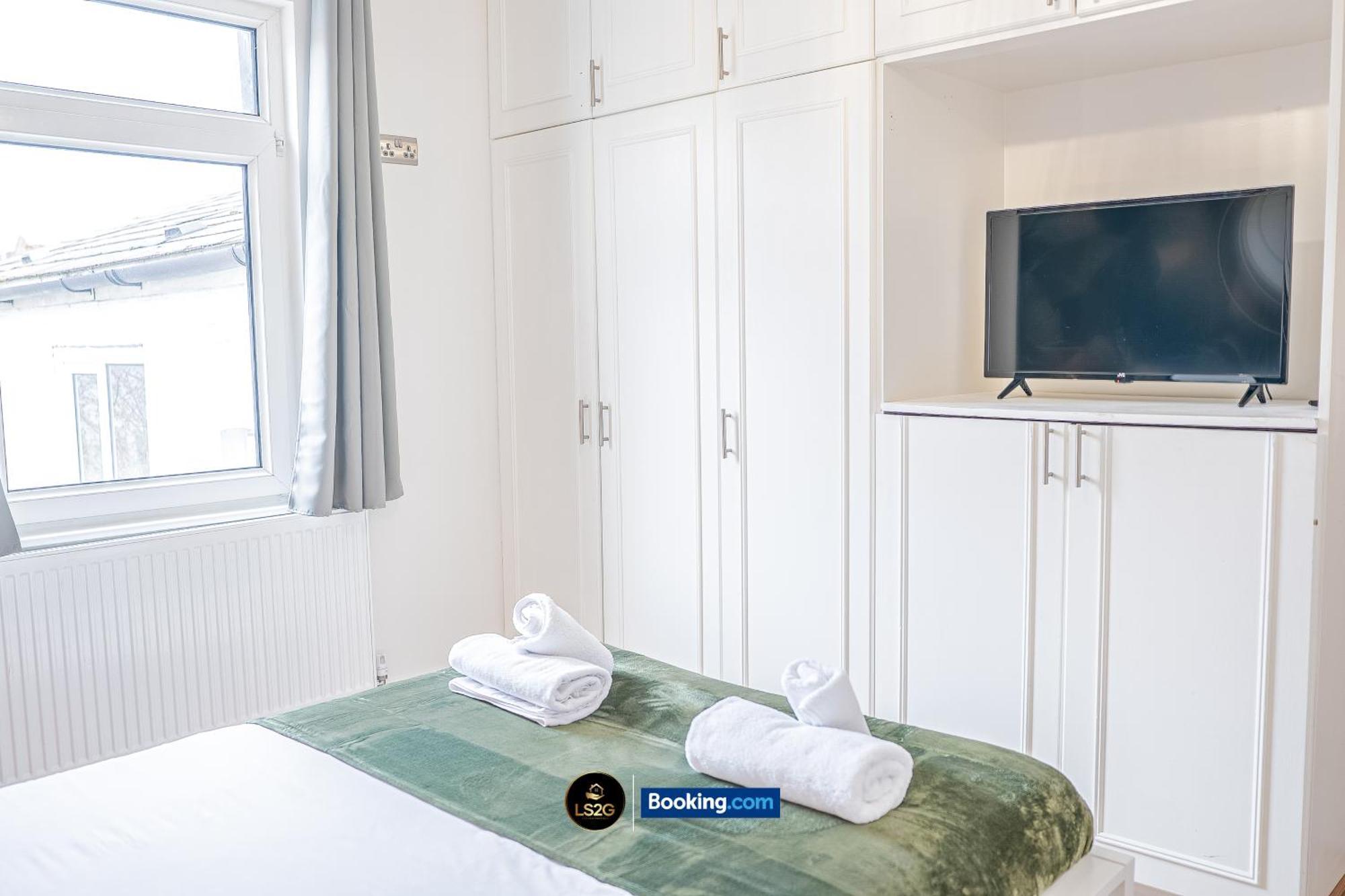 Stunning House By Ls2G Short Lets & Serviced Accommodation Greater London With Free Wifi Exterior photo