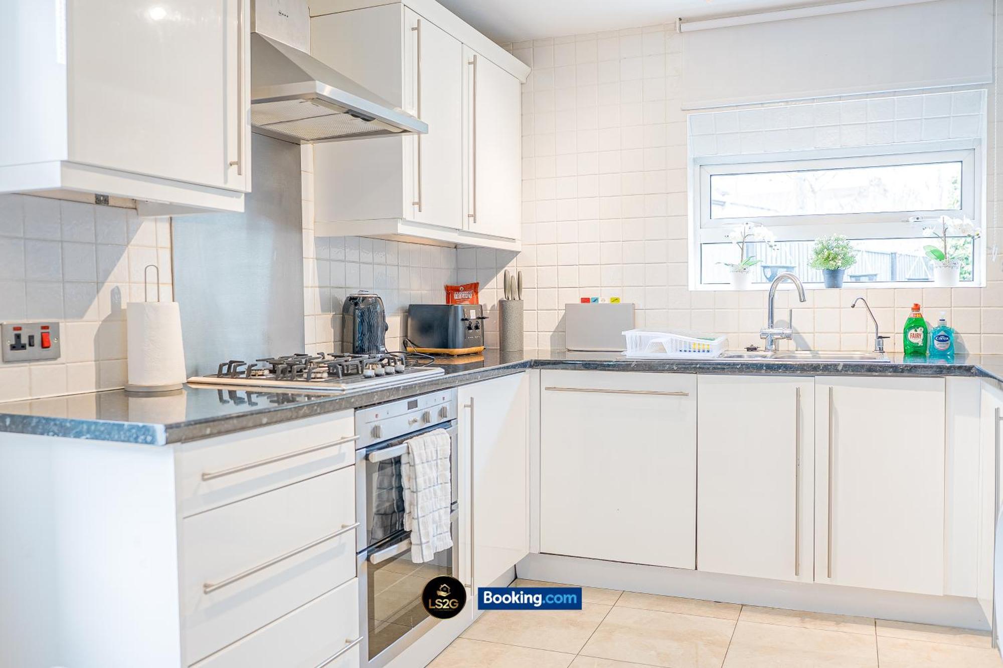 Stunning House By Ls2G Short Lets & Serviced Accommodation Greater London With Free Wifi Exterior photo