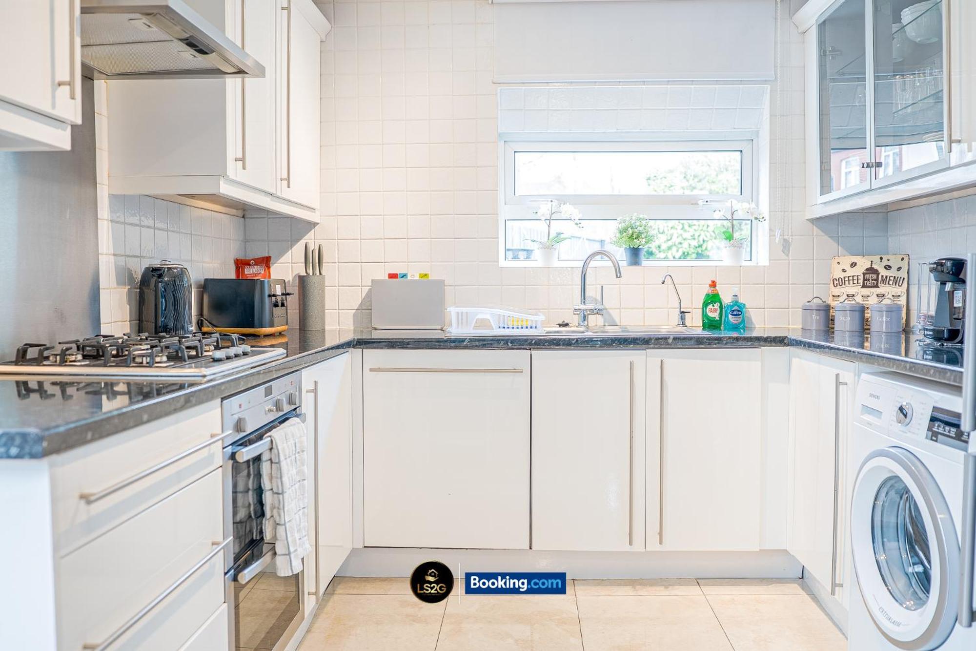Stunning House By Ls2G Short Lets & Serviced Accommodation Greater London With Free Wifi Exterior photo