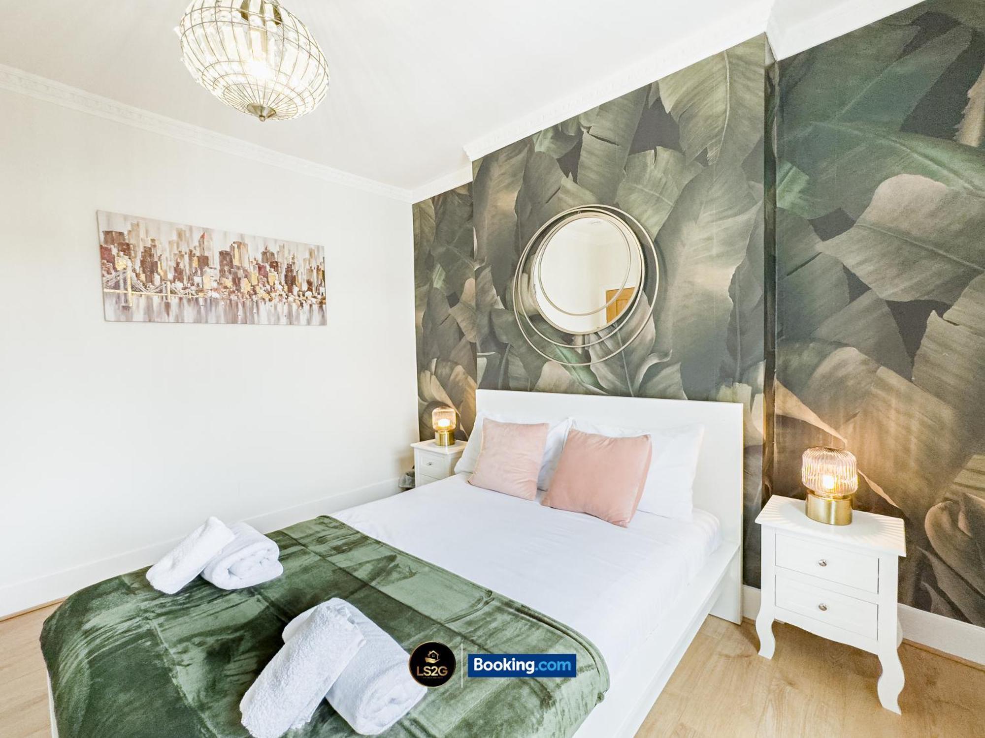 Stunning House By Ls2G Short Lets & Serviced Accommodation Greater London With Free Wifi Exterior photo