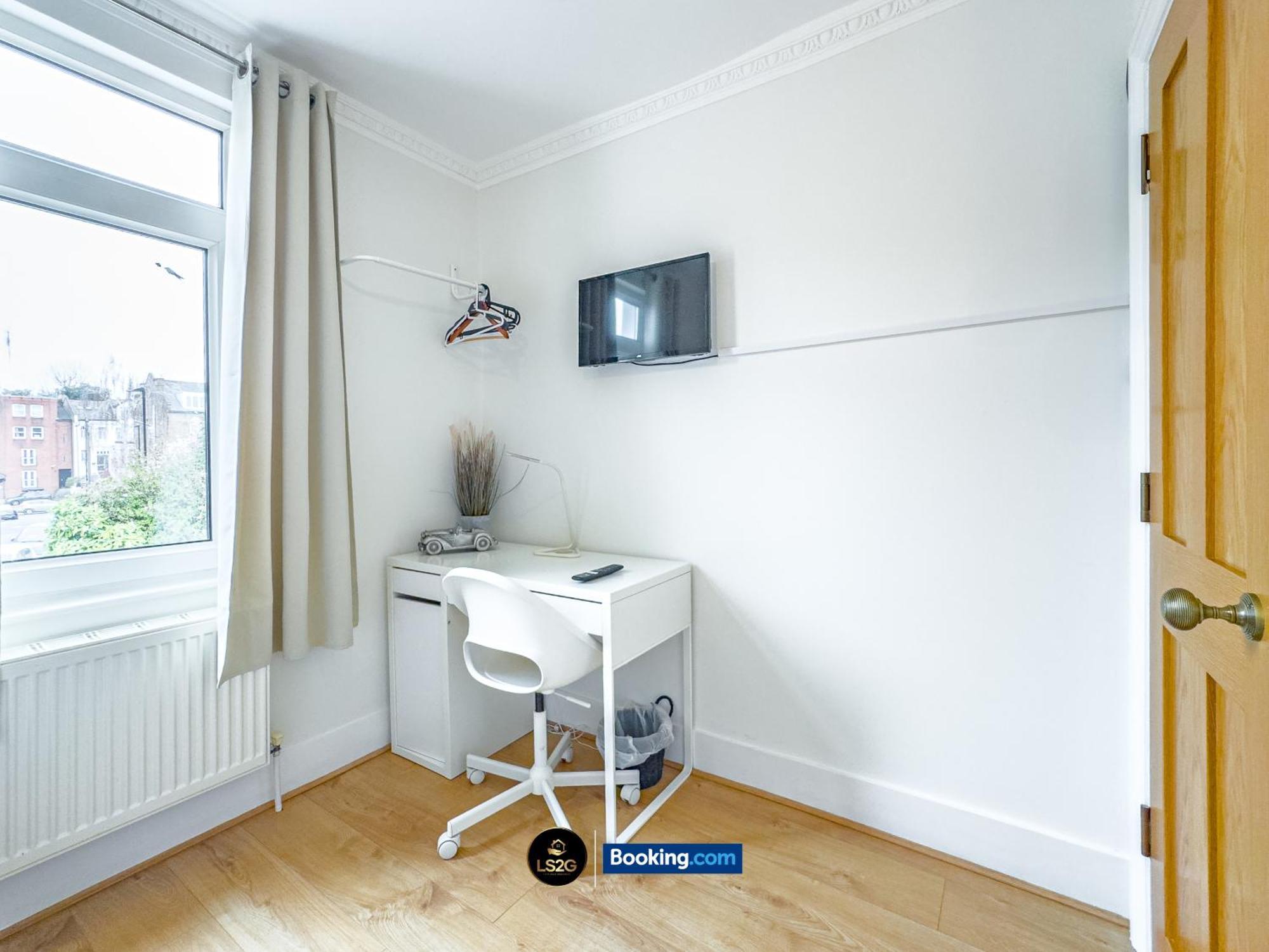 Stunning House By Ls2G Short Lets & Serviced Accommodation Greater London With Free Wifi Exterior photo