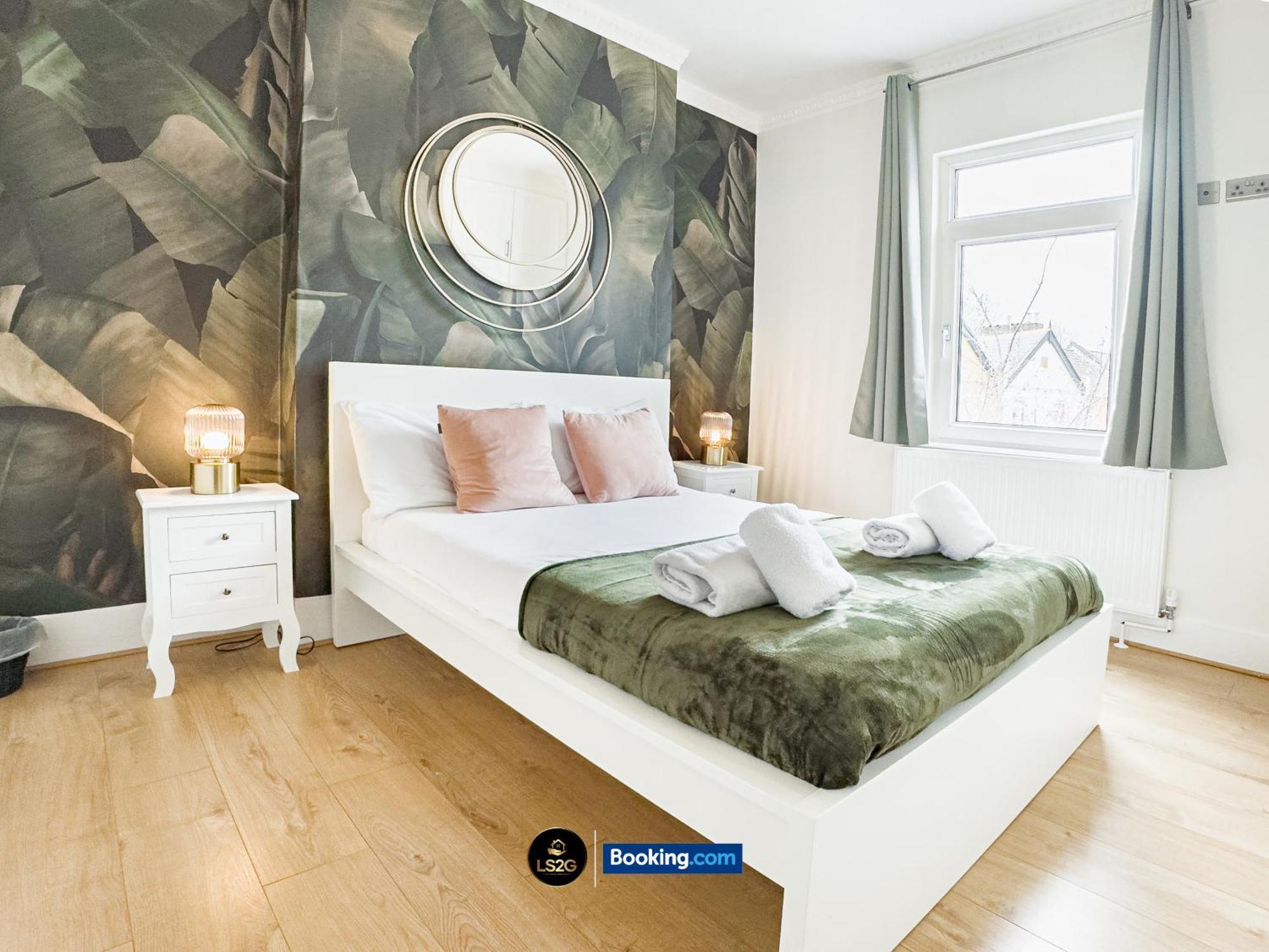 Stunning House By Ls2G Short Lets & Serviced Accommodation Greater London With Free Wifi Exterior photo
