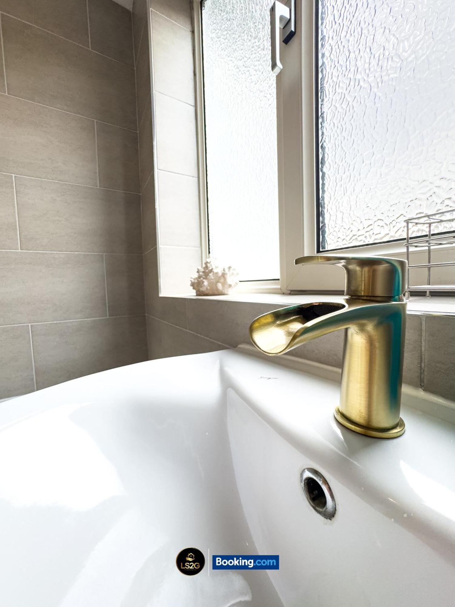 Stunning House By Ls2G Short Lets & Serviced Accommodation Greater London With Free Wifi Exterior photo