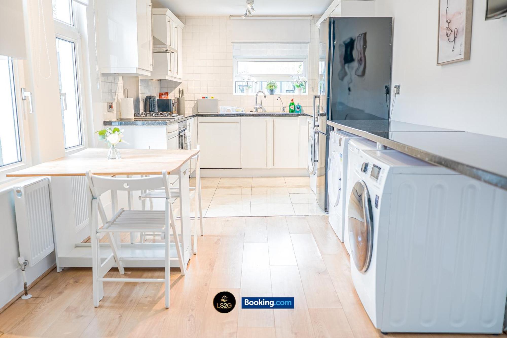Stunning House By Ls2G Short Lets & Serviced Accommodation Greater London With Free Wifi Exterior photo
