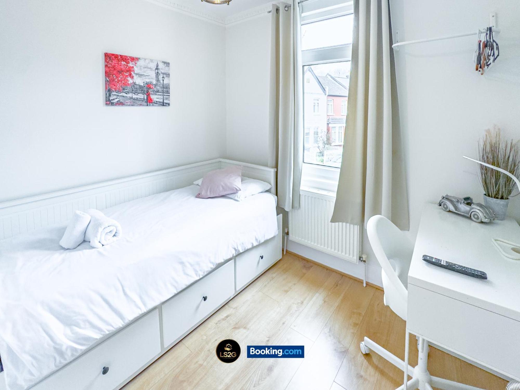Stunning House By Ls2G Short Lets & Serviced Accommodation Greater London With Free Wifi Exterior photo