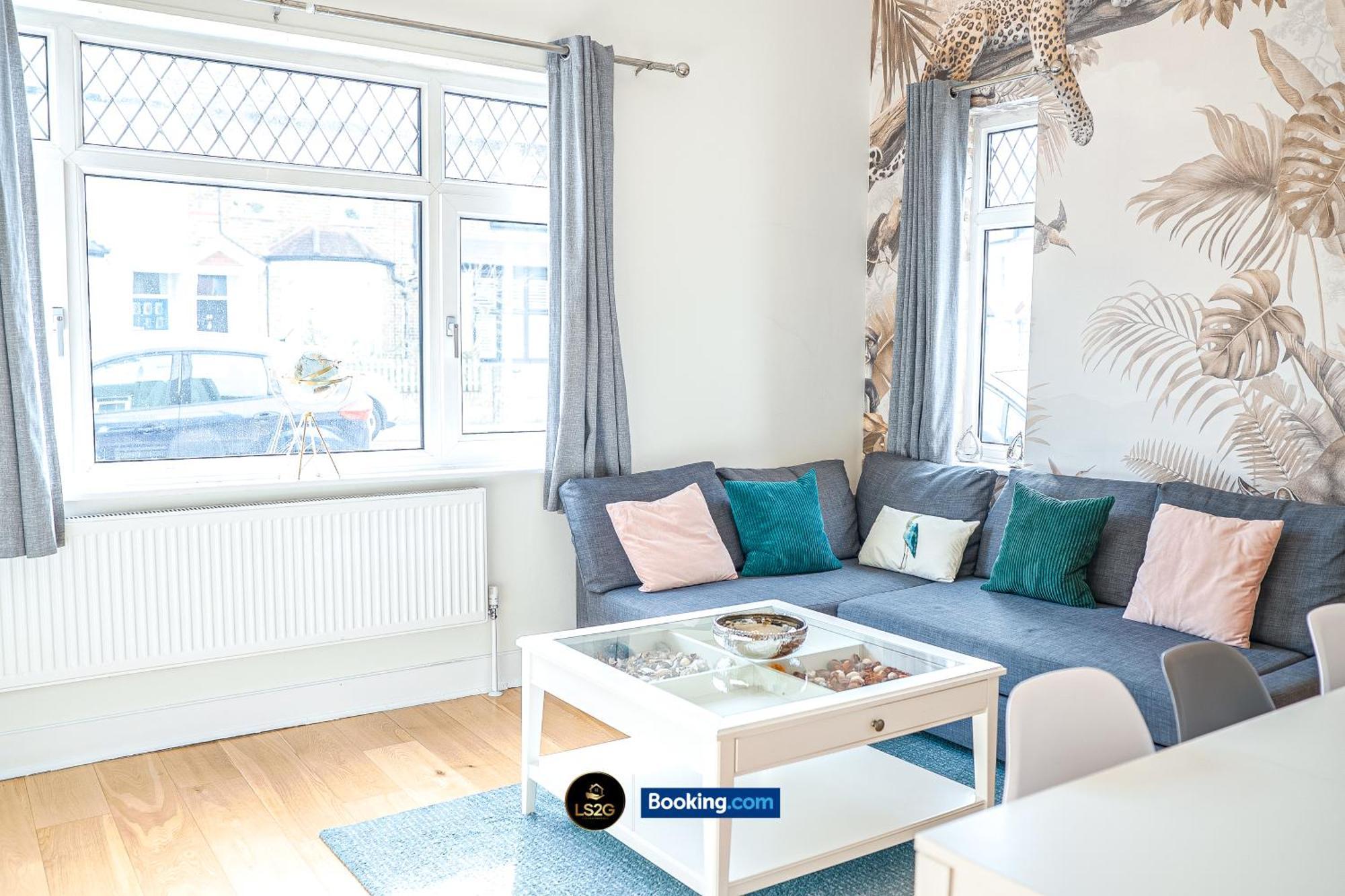 Stunning House By Ls2G Short Lets & Serviced Accommodation Greater London With Free Wifi Exterior photo